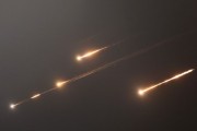 谷城伊朗以导弹齐射回应以色列的大规模袭击